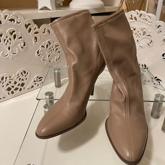 Zara soft leather boots with 4 inches pencils heels. - Picture 8 of 13